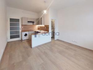 Pronájem bytu 1+kk, Praha - Strašnice, Kralická, 25 m2