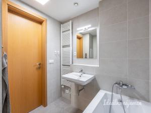 Pronájem bytu 2+kk, Praha - Vysočany, Smržových, 56 m2