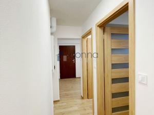 Pronájem bytu 2+kk, Praha - Holešovice, U garáží, 64 m2