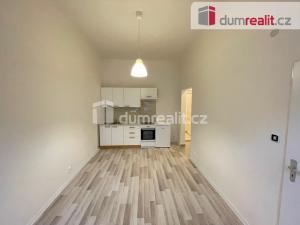 Pronájem bytu 1+kk, Praha - Smíchov, Na Skalce, 22 m2