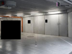Pronájem garážového stání, Zlín, Lorencova, 12 m2