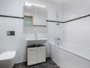 Pronájem bytu 2+kk, Praha - Radlice, Radlická, 85 m2