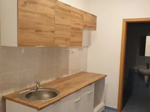 Pronájem kanceláře, Praha - Vysočany, Lisabonská, 35 m2