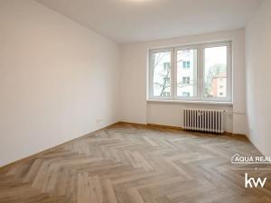 Prodej bytu 3+kk, Karlovy Vary, Šumavská, 68 m2