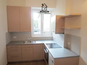 Pronájem bytu 1+kk, Praha - Holešovice, Komunardů, 37 m2