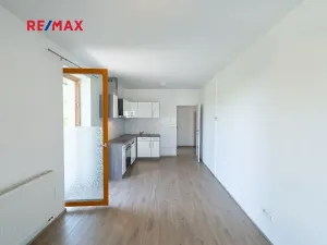 Prodej výrobních prostor, Slaný, 790 m2