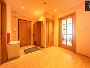 Prodej bytu 3+1, Jince, Zborovská, 65 m2