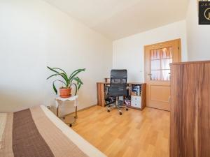 Prodej bytu 3+1, Jince, Zborovská, 65 m2