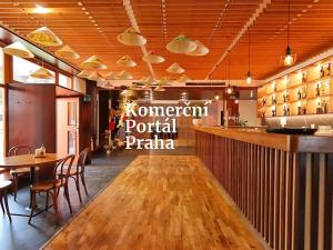 Pronájem restaurace, Praha - Stodůlky, Šostakovičovo náměstí, 670 m2