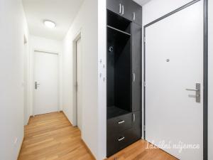 Pronájem bytu 3+kk, Praha - Karlín, Šaldova, 68 m2