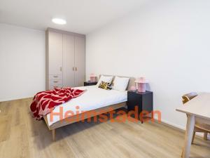 Pronájem bytu 2+kk, Praha - Holešovice, U Pergamenky, 59 m2