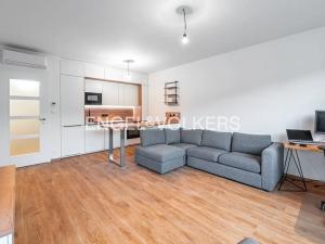 Pronájem bytu 2+kk, Praha - Karlín, U Sluncové, 56 m2