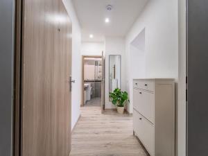 Pronájem bytu 2+kk, Praha - Libeň, Pod Labuťkou, 42 m2