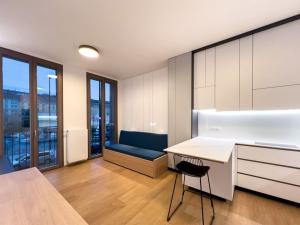 Pronájem bytu 1+kk, Praha - Smíchov, Toyen, 30 m2