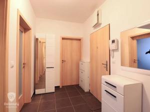 Pronájem bytu 2+kk, Praha - Hlubočepy, Devonská, 64 m2