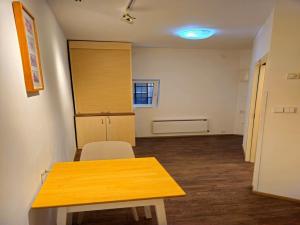 Pronájem bytu 2+kk, Praha - Bubeneč, Na hutích, 23 m2