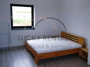 Pronájem bytu 1+kk, Sulice, Dubová, 352 m2