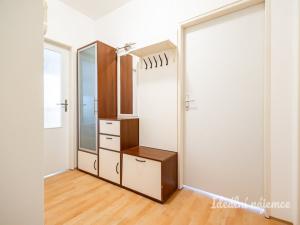 Pronájem bytu 2+kk, Praha - Prosek, Kytlická, 45 m2