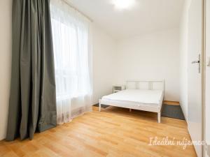 Pronájem bytu 2+kk, Praha - Prosek, Kytlická, 45 m2