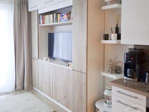 Pronájem bytu 1+kk, Praha - Letňany, Štanderova, 34 m2