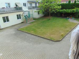 Pronájem bytu 2+kk, Praha - Kbely, Toužimská, 78 m2