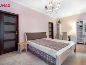 Prodej bytu 4+kk, Karlovy Vary, Libušina, 171 m2