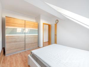 Pronájem bytu 2+kk, Praha - Vinohrady, Na Folimance, 77 m2