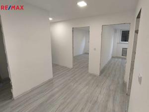 Prodej bytu 4+kk, Praha - Kobylisy, Pohnertova, 85 m2