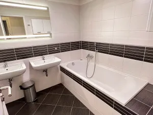 Pronájem bytu 3+kk, Praha - Hloubětín, Nademlejnská, 80 m2