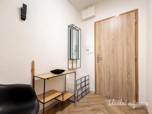 Pronájem bytu 2+kk, Praha - Hloubětín, Kardašovská, 43 m2