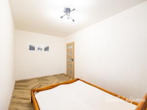 Pronájem bytu 2+kk, Praha - Hloubětín, Kardašovská, 43 m2