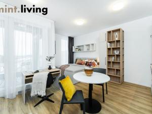 Pronájem bytu 1+kk, Praha - Vysočany, Odkolkova, 102 m2