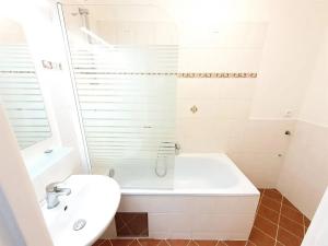 Pronájem bytu 2+kk, Praha - Strašnice, Hostýnská, 53 m2