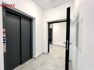 Pronájem bytu 1+kk, Karlovy Vary, Šumavská, 38 m2