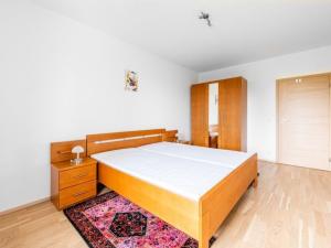 Pronájem bytu 2+kk, Praha - Karlín, Nekvasilova, 57 m2