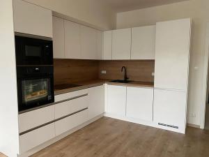 Prodej bytu 2+kk, Praha - Dolní Měcholupy, Kardausova, 55 m2