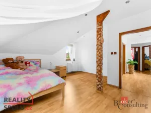 Prodej rodinného domu, Veleň, U studánky, 184 m2