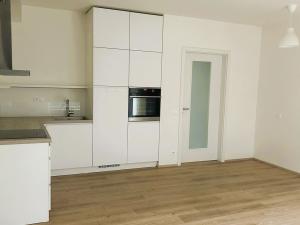 Pronájem bytu 2+kk, Praha - Štěrboholy, Pod areálem, 56 m2