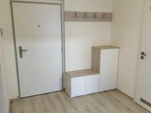 Pronájem bytu 2+kk, Praha - Kbely, Sedlářova, 60 m2