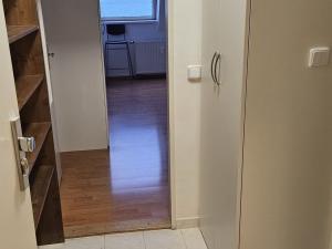 Pronájem bytu 1+kk, Praha - Kyje, Pelušková, 25 m2