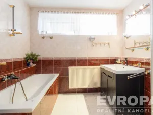 Prodej rodinného domu, Praha - Suchdol, Armádní, 400 m2