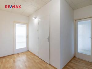 Prodej bytu 3+kk, Praha - Prosek, Pískovcová, 74 m2