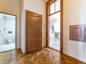 Pronájem bytu 3+1, Praha - Staré Město, Staroměstské náměstí, 108 m2