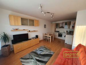 Pronájem bytu 2+kk, Praha - Záběhlice, Ve slatinách, 42 m2