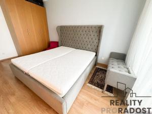 Pronájem bytu 2+kk, Praha - Malešice, Počernická, 57 m2