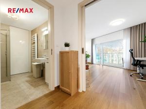 Pronájem bytu 1+kk, Praha - Smíchov, Kobrova, 52 m2