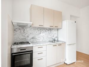 Pronájem bytu 3+kk, Praha - Podolí, Na Zlatnici, 74 m2