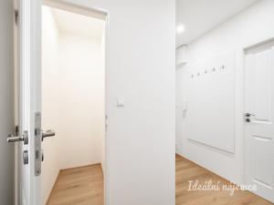 Pronájem bytu 4+kk, Praha - Modřany, Mádrova, 72 m2