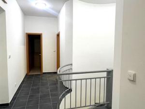 Pronájem obchodního prostoru, Karlovy Vary, Slovenská, 225 m2