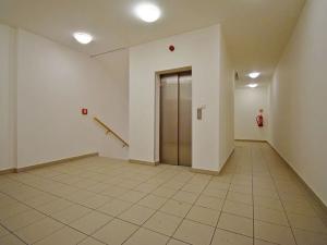 Pronájem bytu 1+kk, Praha - Vysočany, Poděbradská, 41 m2